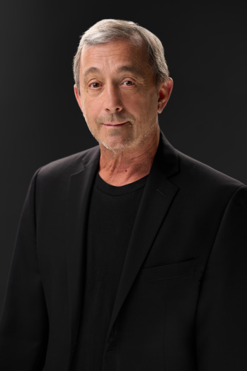 25CBHeadshots_Gil_Boggs_1748.jpg